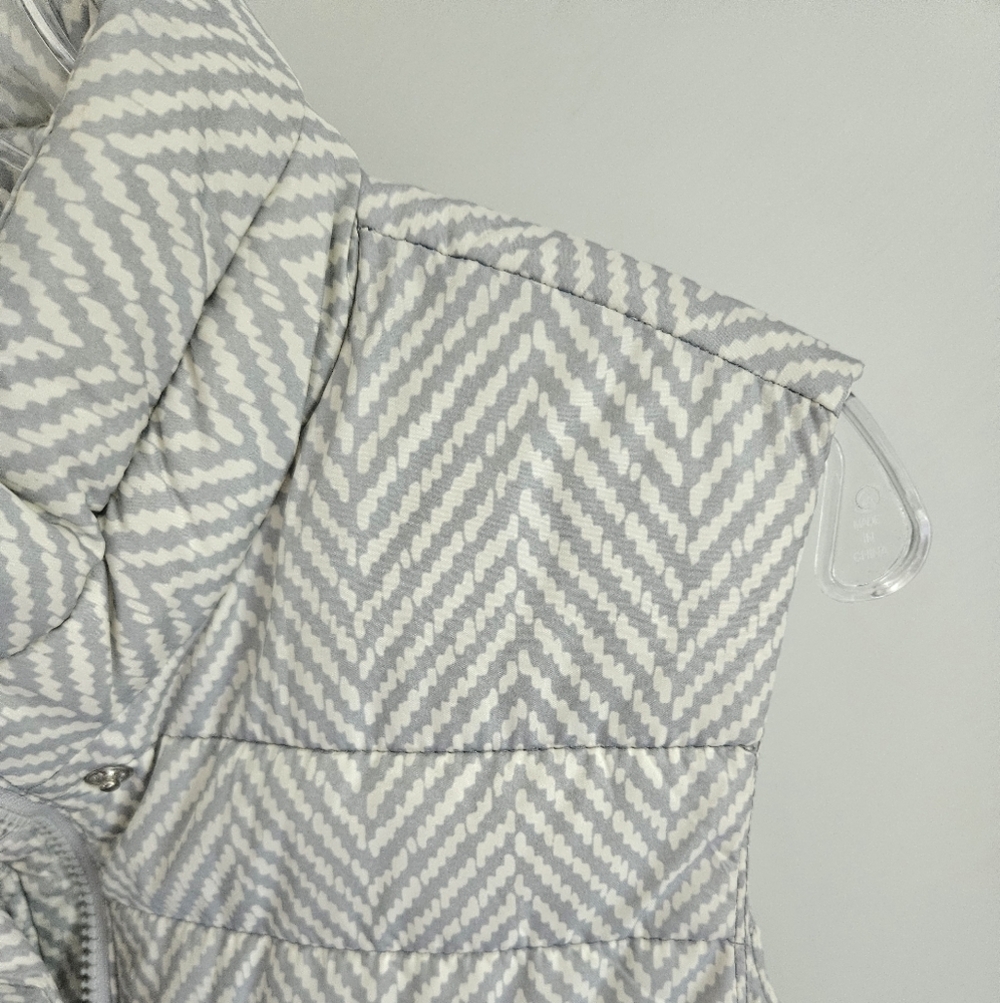 GAP Gray Puffer Vest Chevron Pattern - Picture 4 of 5